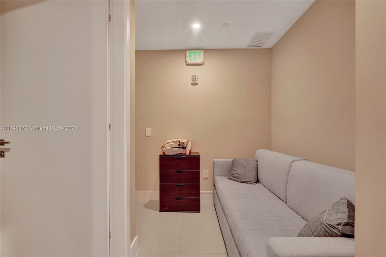 3250 NE 188th St, Unit 402, Aventura, FL 33180 Photo