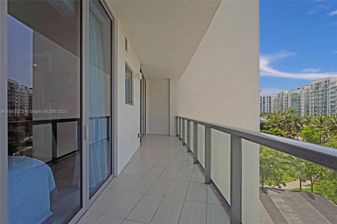 3250 NE 188th St, Unit 402, Aventura, FL 33180 Photo