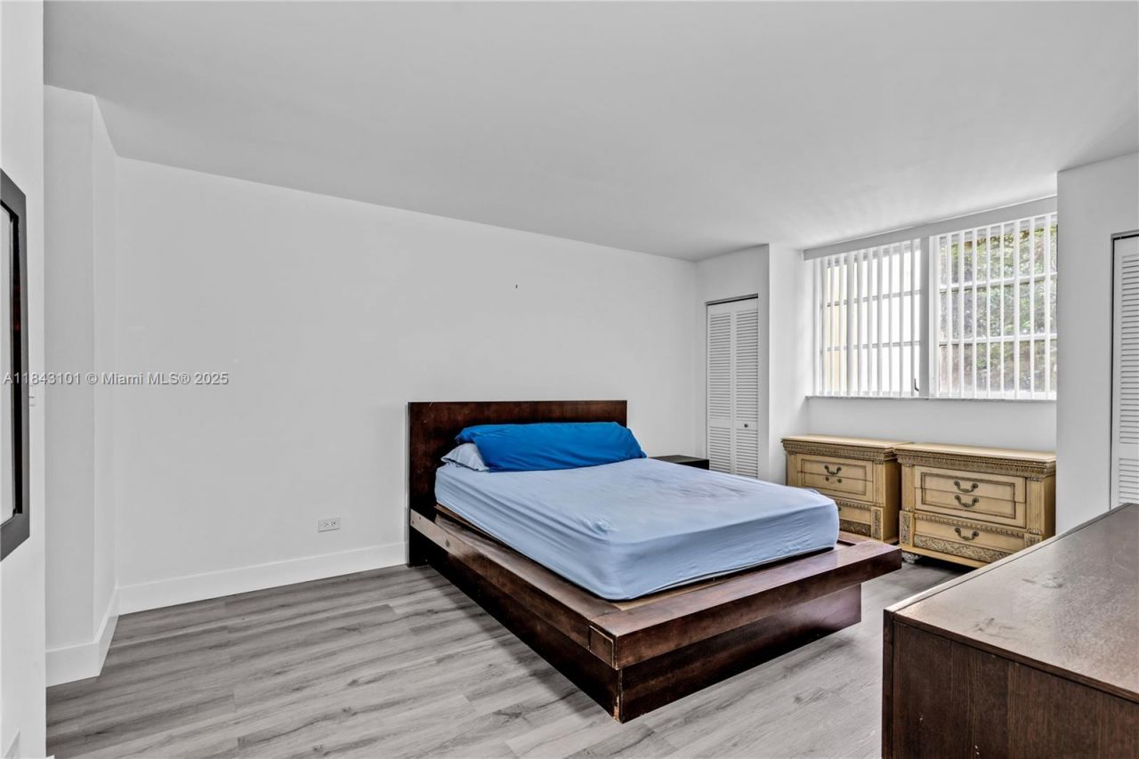 445 NE 195th St, Unit 125, Miami, FL 33179 Photo