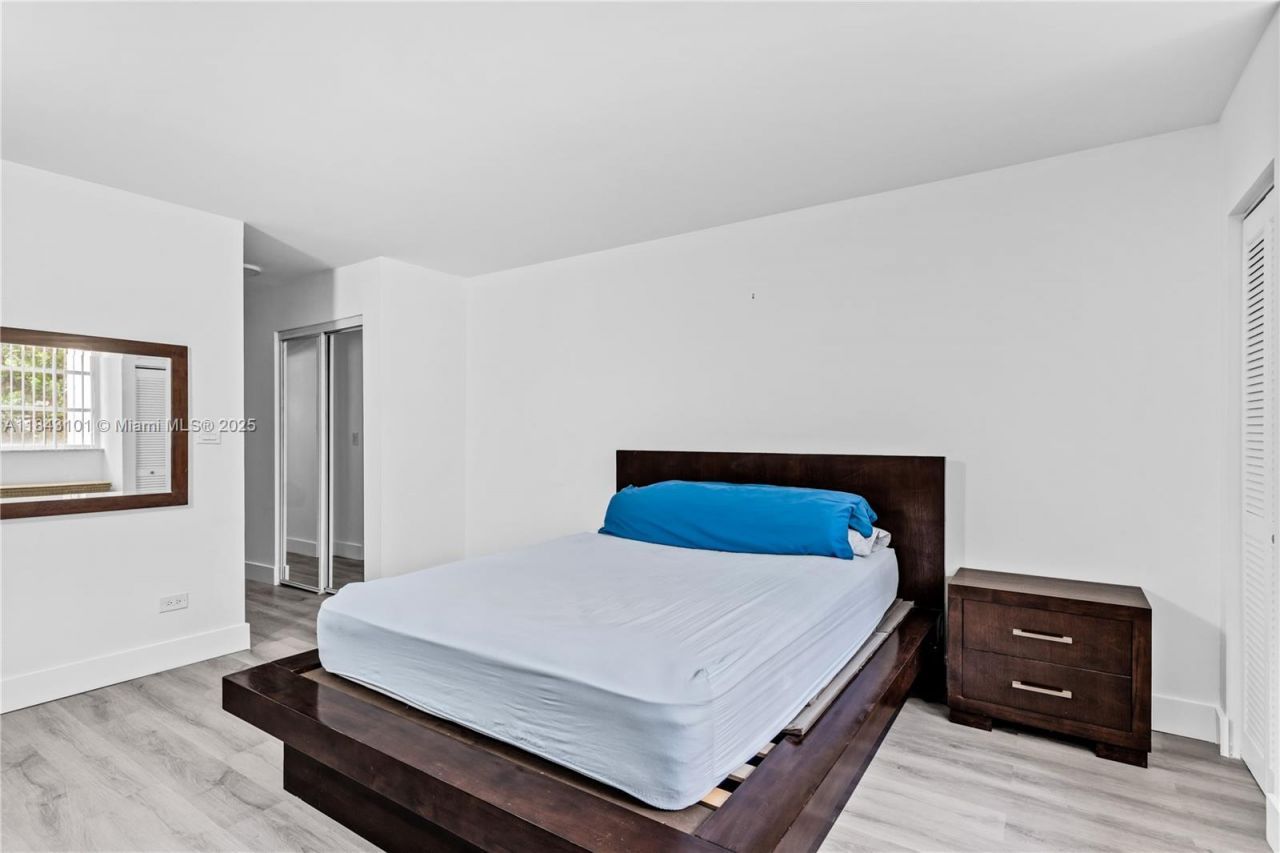 445 NE 195th St, Unit 125, Miami, FL 33179 Photo