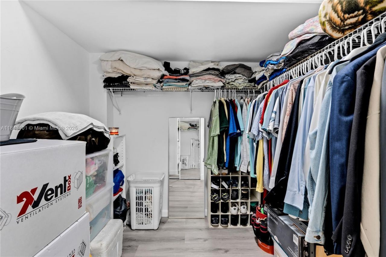 445 NE 195th St, Unit 125, Miami, FL 33179 Photo