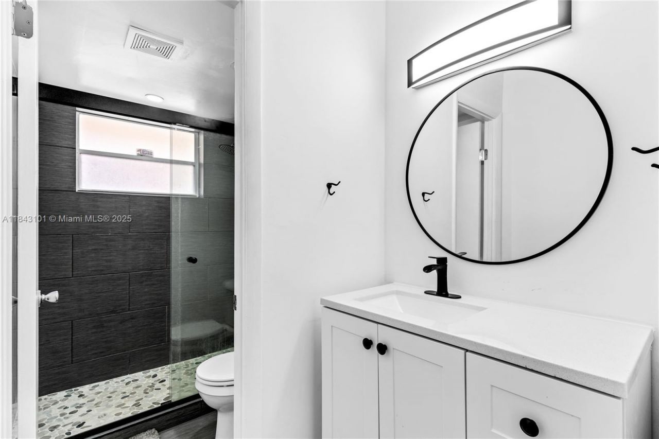 445 NE 195th St, Unit 125, Miami, FL 33179 Photo