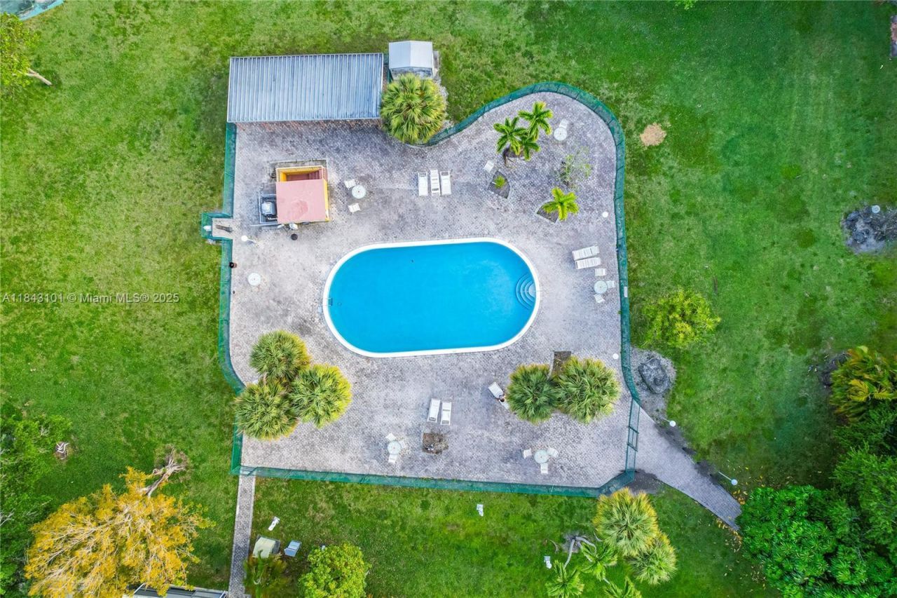 445 NE 195th St, Unit 125, Miami, FL 33179 Photo