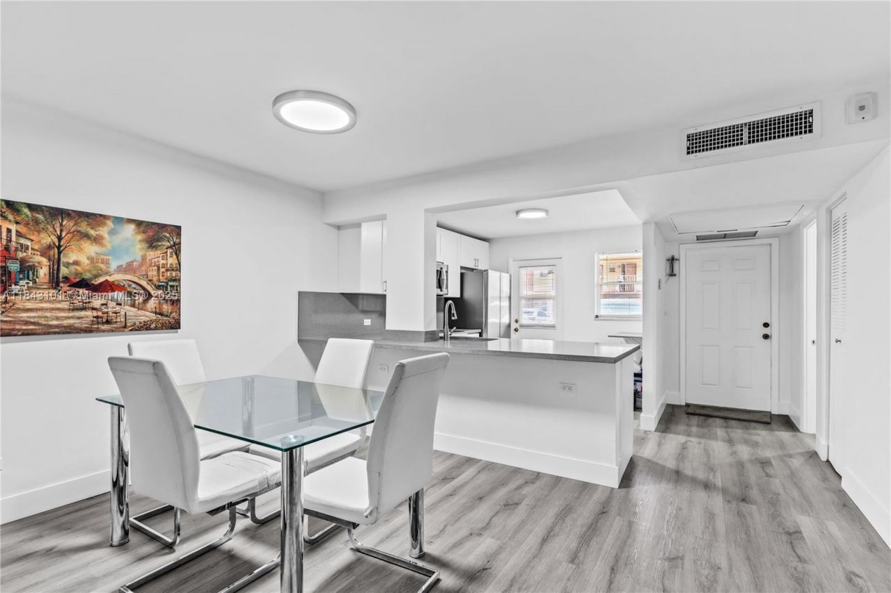 445 NE 195th St, Unit 125, Miami, FL 33179 Photo