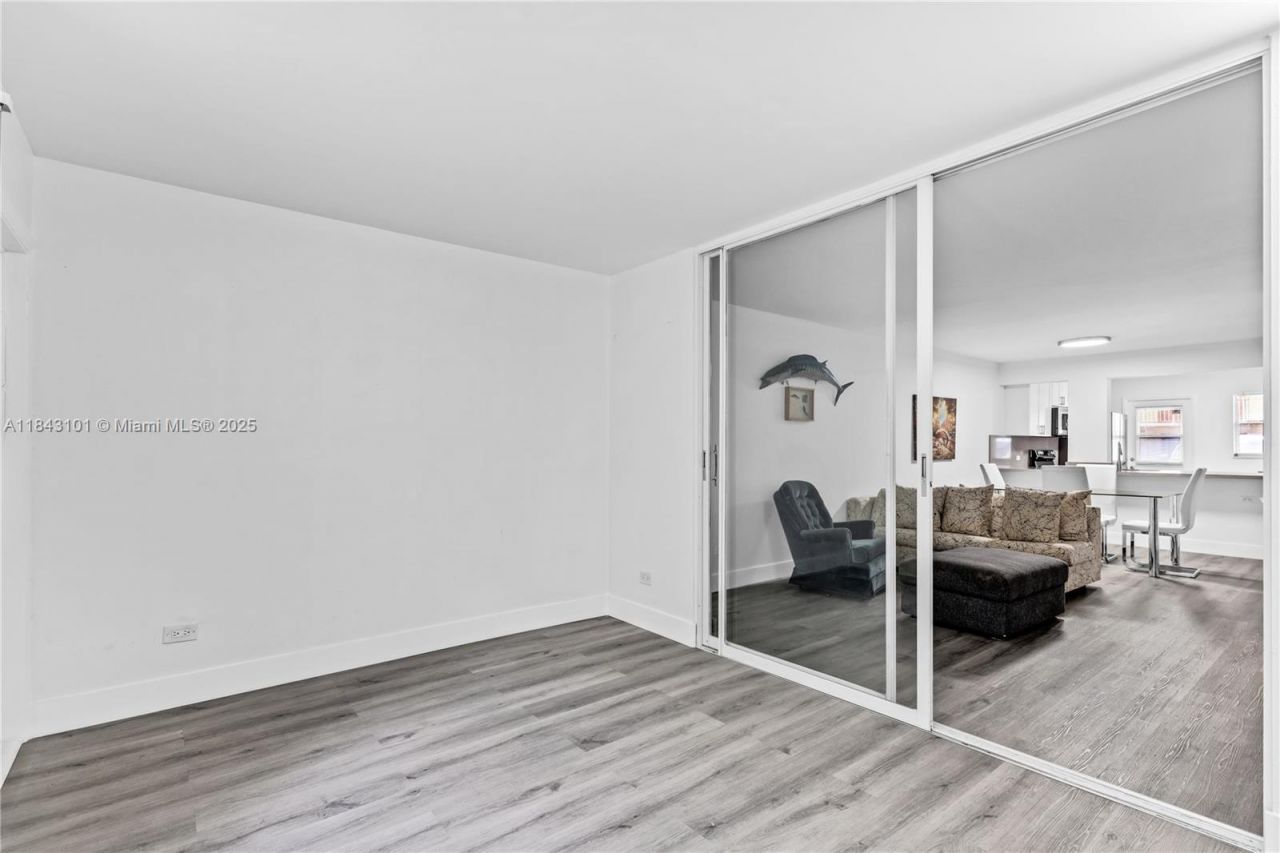 445 NE 195th St, Unit 125, Miami, FL 33179 Photo