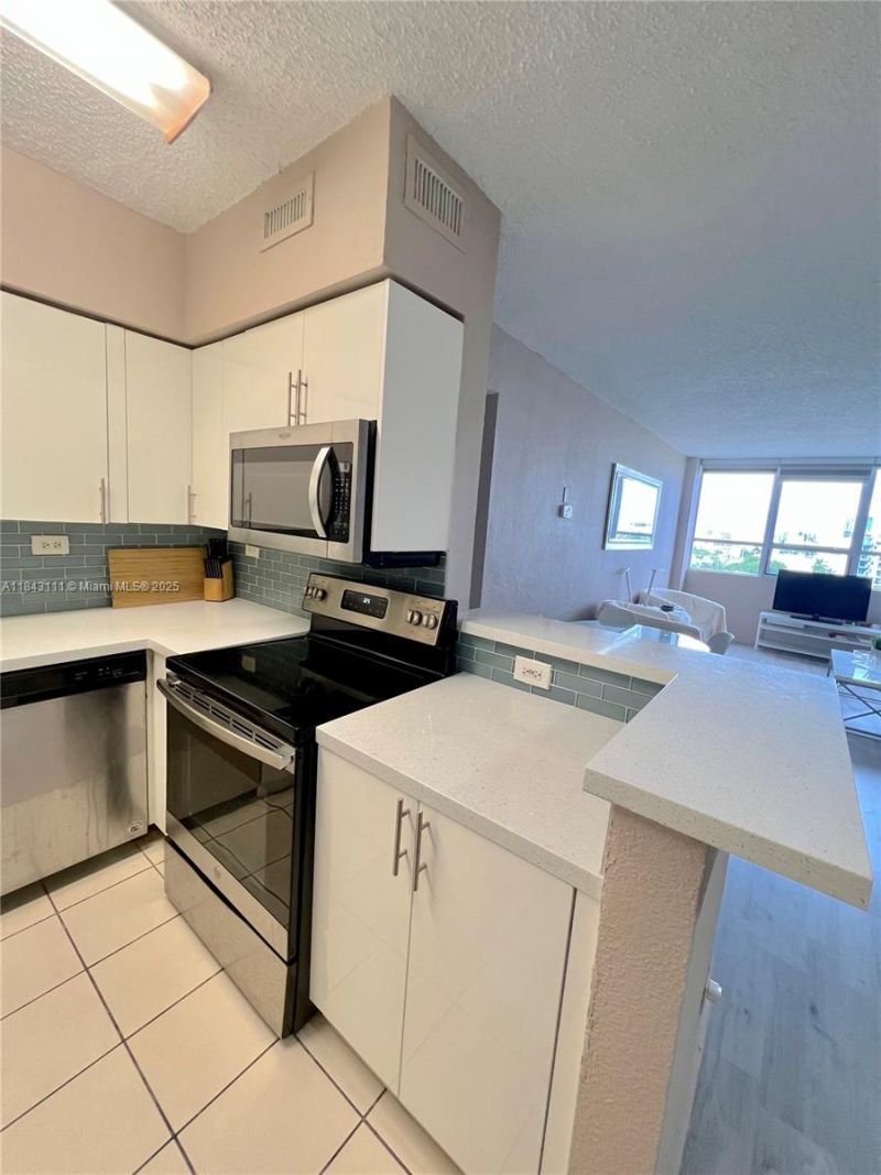 1500 Bay Rd, Unit 808S, Miami Beach, FL 33139 Photo