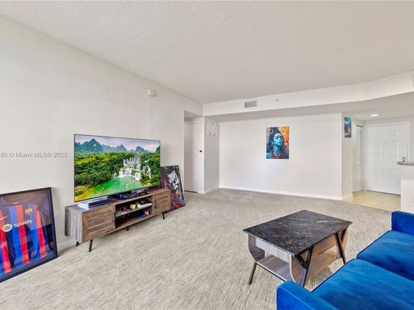 19501 W Country Club Dr, Unit 2106, Aventura, FL 33180