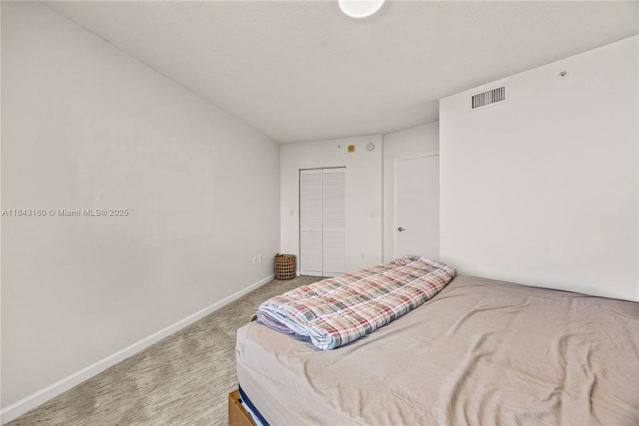 19501 W Country Club Dr, Unit 2106, Aventura, FL 33180 Photo