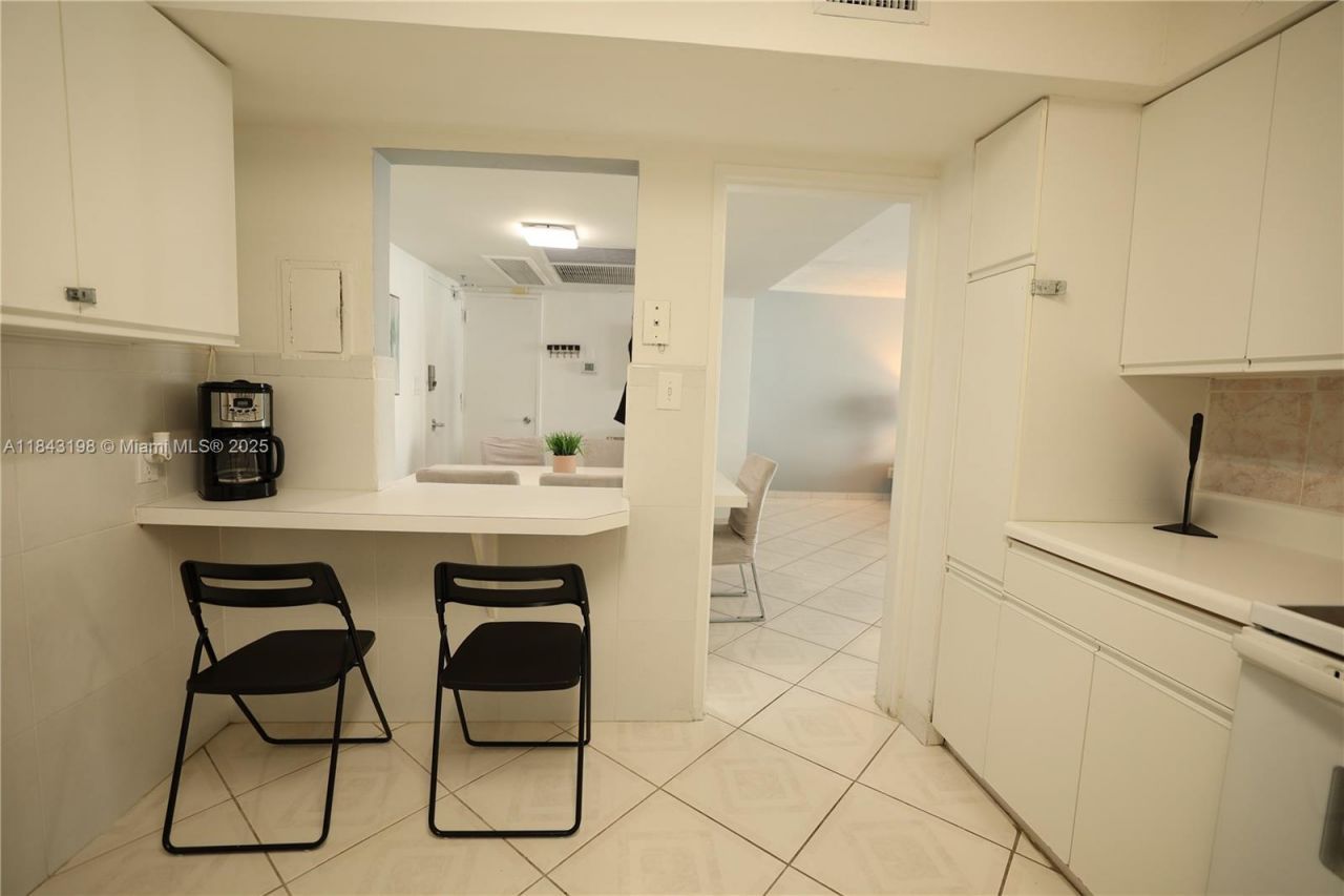 5151 Collins Ave, Unit 927, Miami Beach, FL 33140 Photo