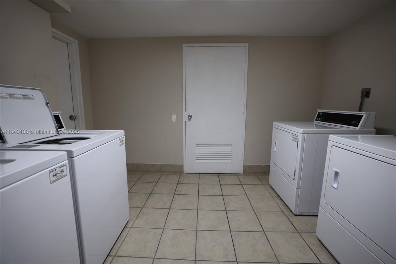 5151 Collins Ave, Unit 927, Miami Beach, FL 33140 Photo