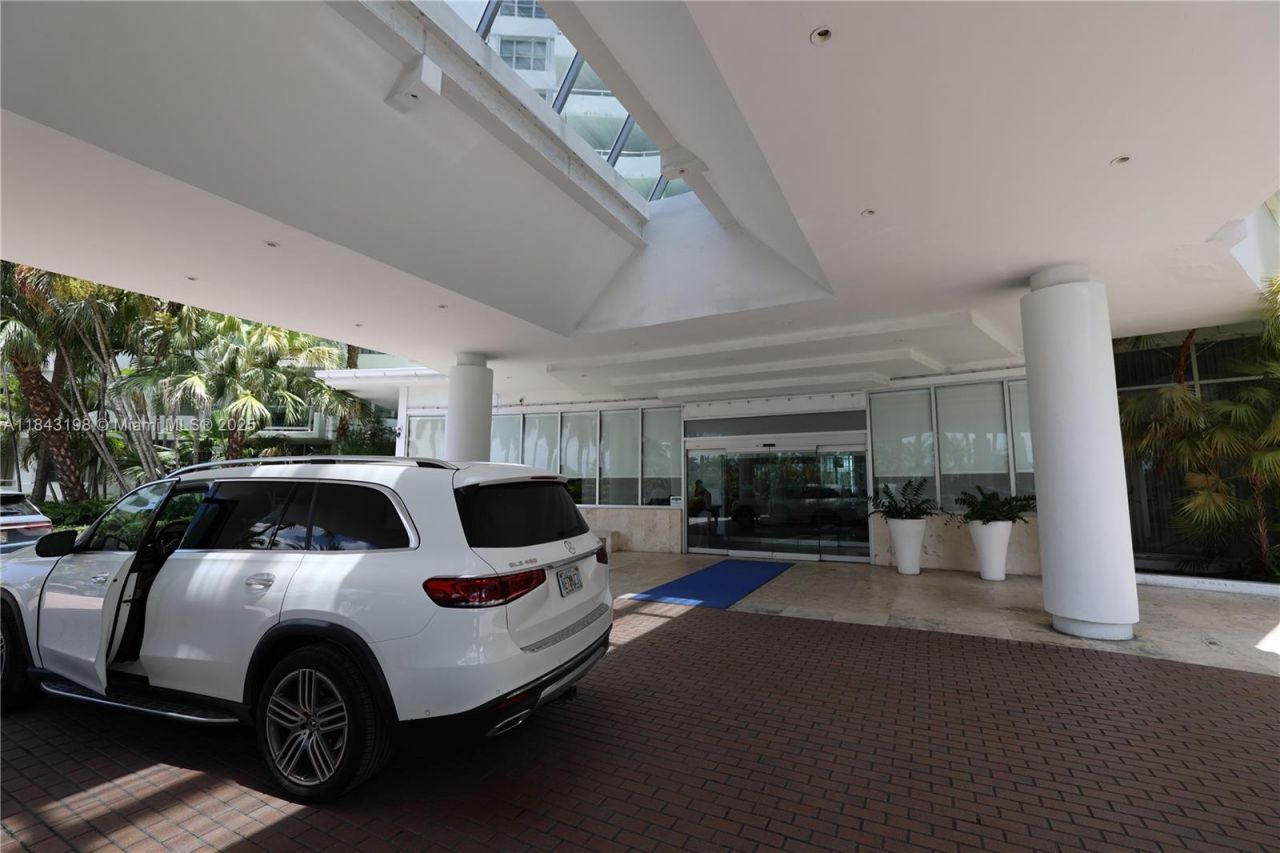 5151 Collins Ave, Unit 927, Miami Beach, FL 33140 Photo