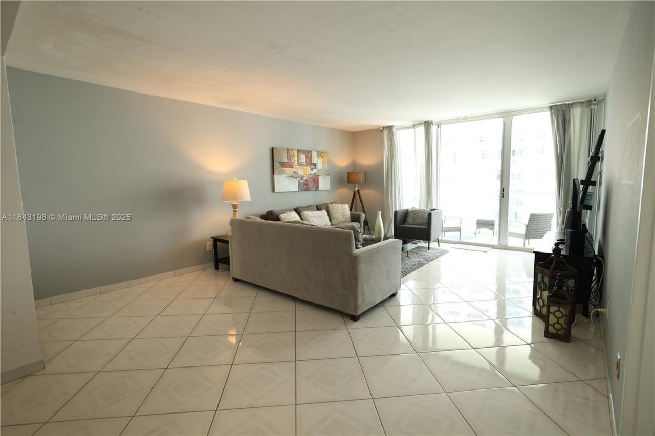 5151 Collins Ave, Unit 927, Miami Beach, FL 33140 Photo