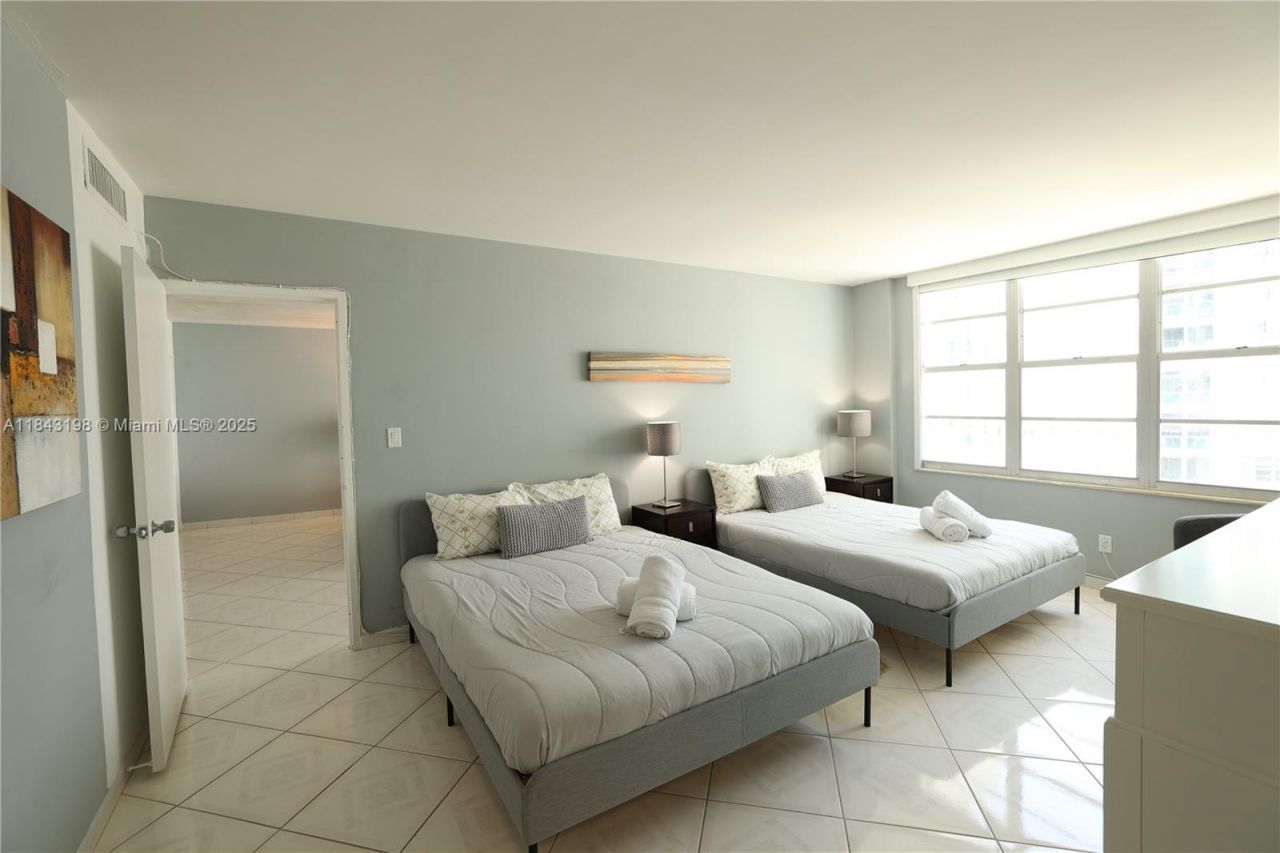 5151 Collins Ave, Unit 927, Miami Beach, FL 33140 Photo