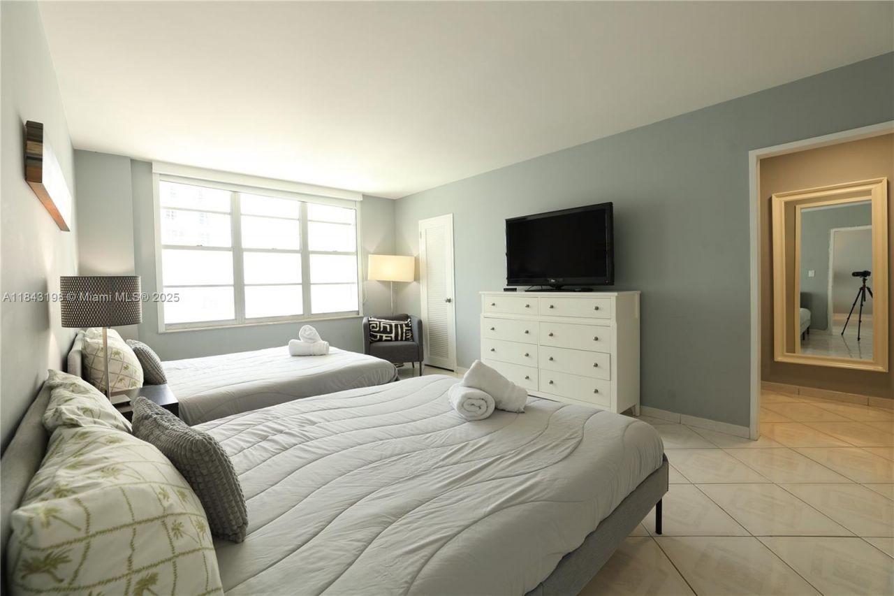 5151 Collins Ave, Unit 927, Miami Beach, FL 33140 Photo
