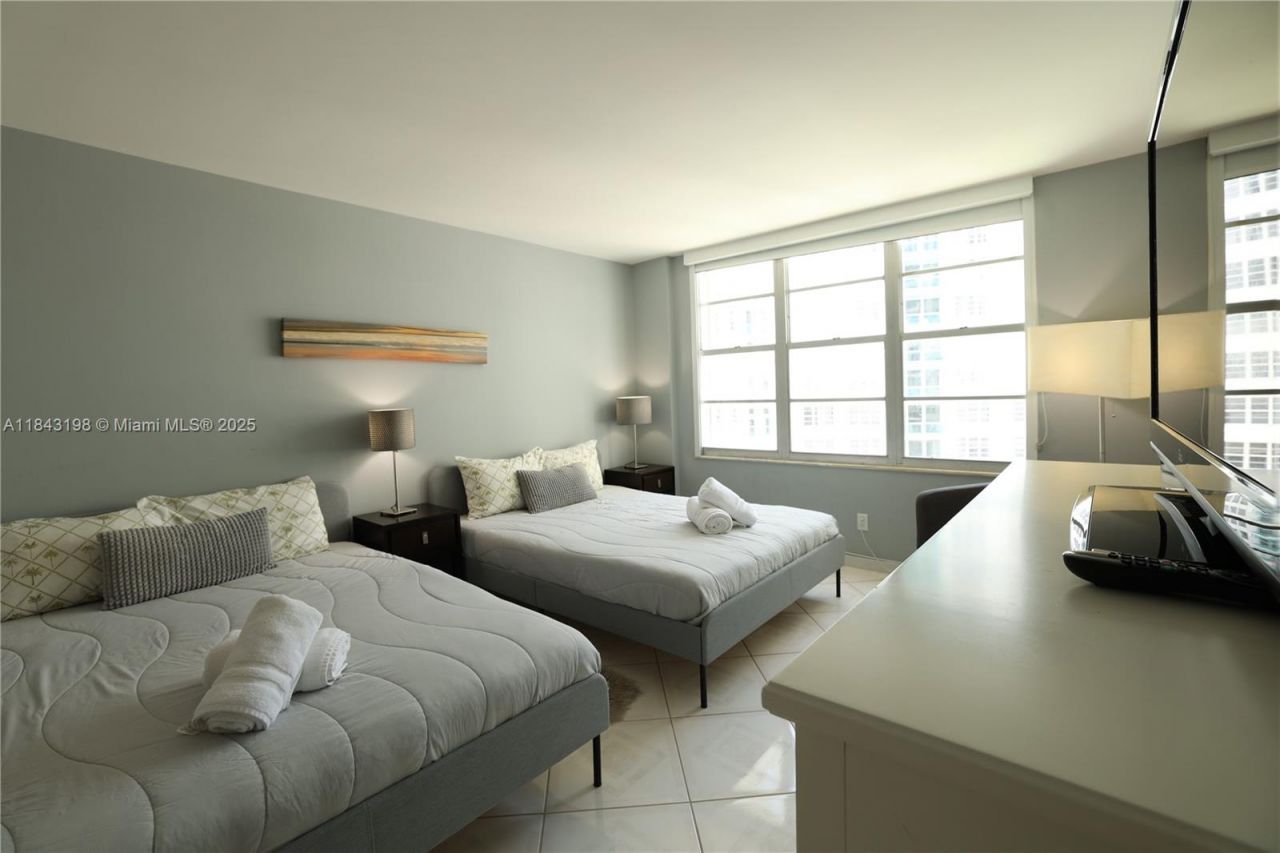 5151 Collins Ave, Unit 927, Miami Beach, FL 33140 Photo