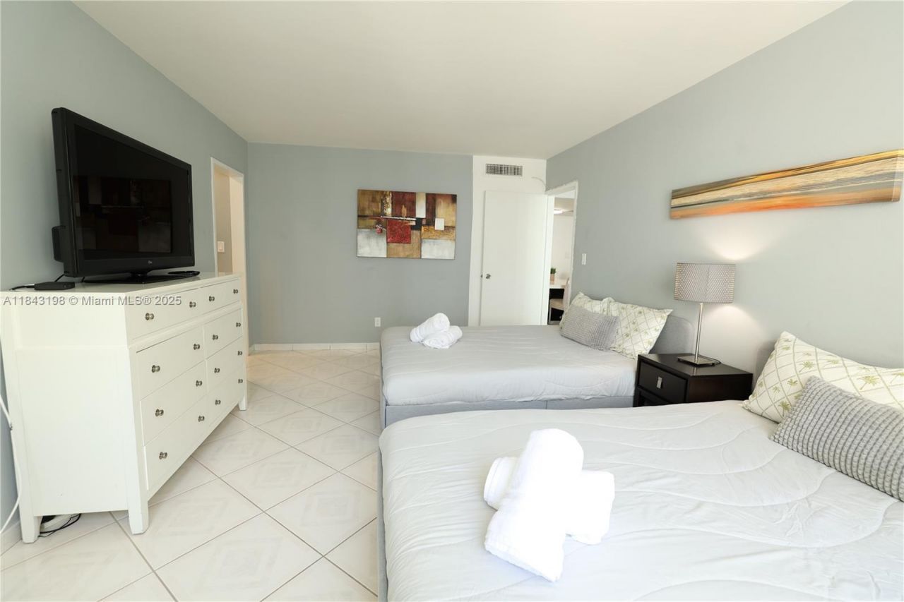 5151 Collins Ave, Unit 927, Miami Beach, FL 33140 Photo