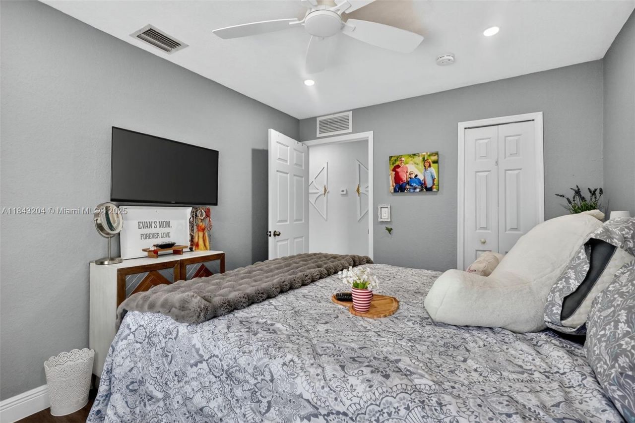 7291 NW 173rd Dr, Unit 100, Hialeah, FL 33015 Photo