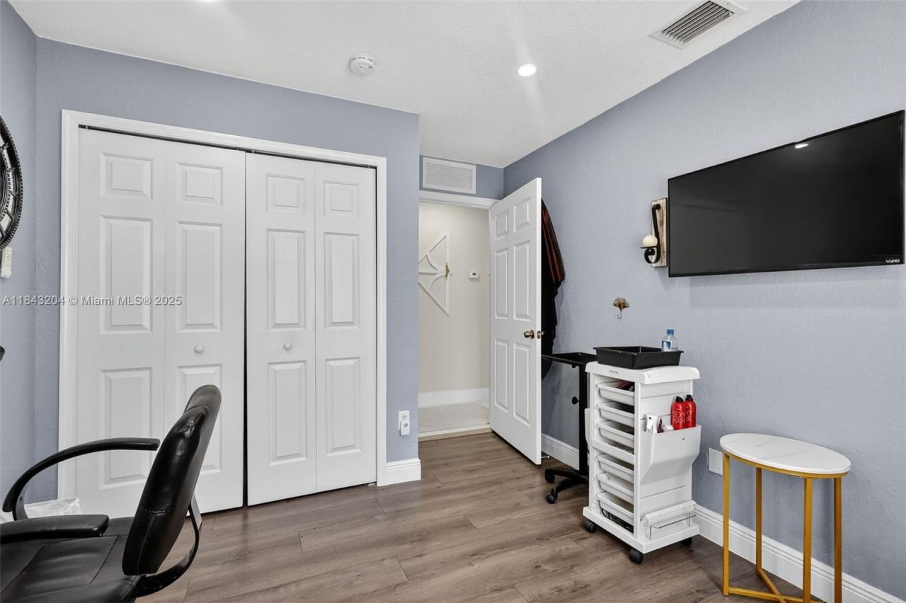 7291 NW 173rd Dr, Unit 100, Hialeah, FL 33015 Photo