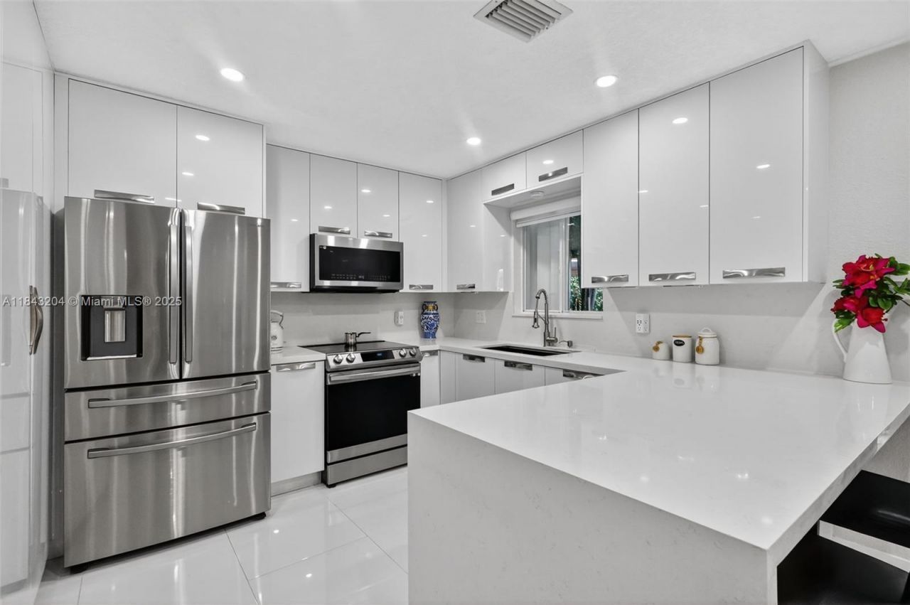 7291 NW 173rd Dr, Unit 100, Hialeah, FL 33015 Photo