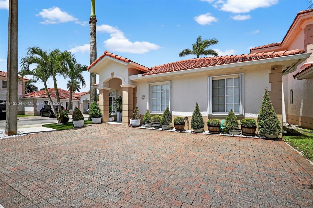7291 NW 173rd Dr, Unit 100, Hialeah, FL 33015 Photo