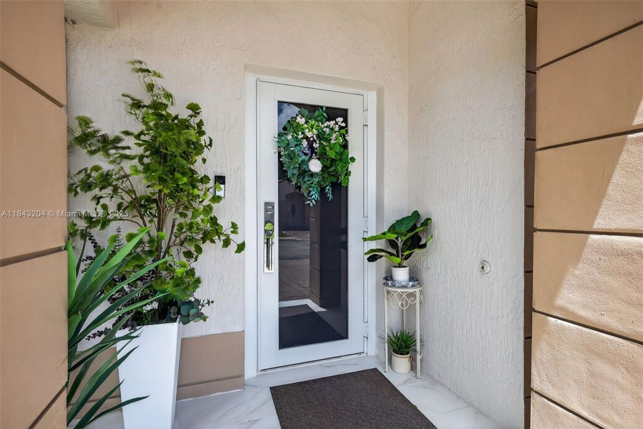 7291 NW 173rd Dr, Unit 100, Hialeah, FL 33015 Photo