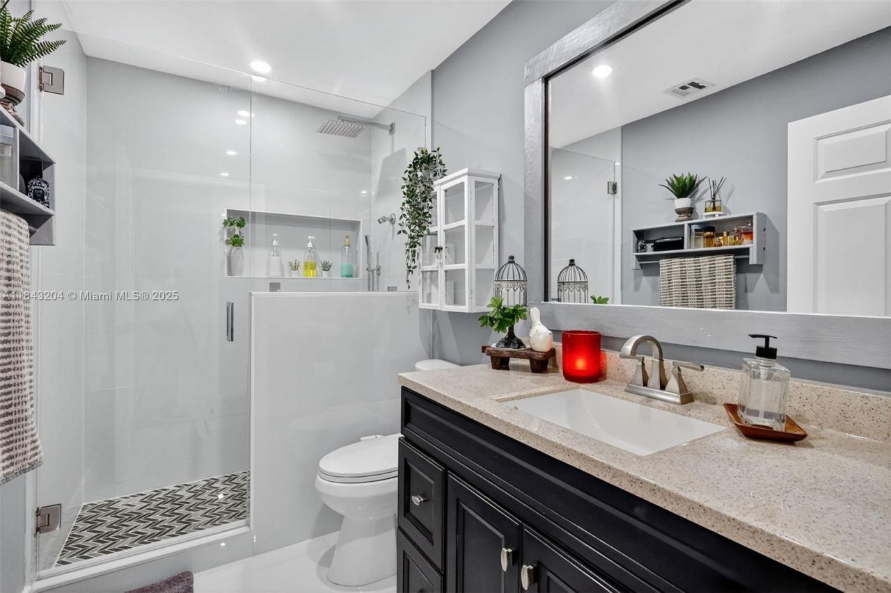 7291 NW 173rd Dr, Unit 100, Hialeah, FL 33015 Photo
