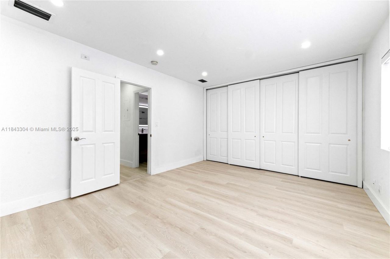 2881 NE 32nd St, Unit 115, Fort Lauderdale, FL 33306 Photo