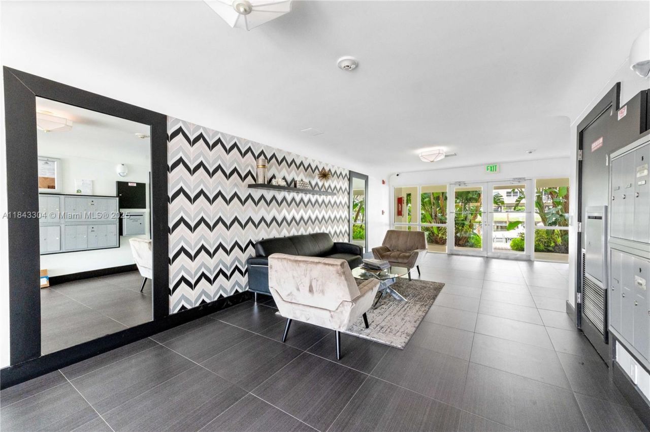 2881 NE 32nd St, Unit 115, Fort Lauderdale, FL 33306 Photo