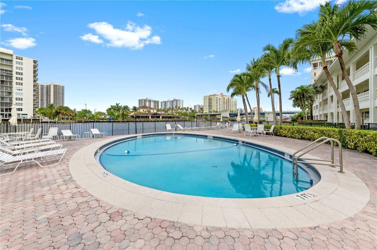 2881 NE 32nd St, Unit 115, Fort Lauderdale, FL 33306 Photo