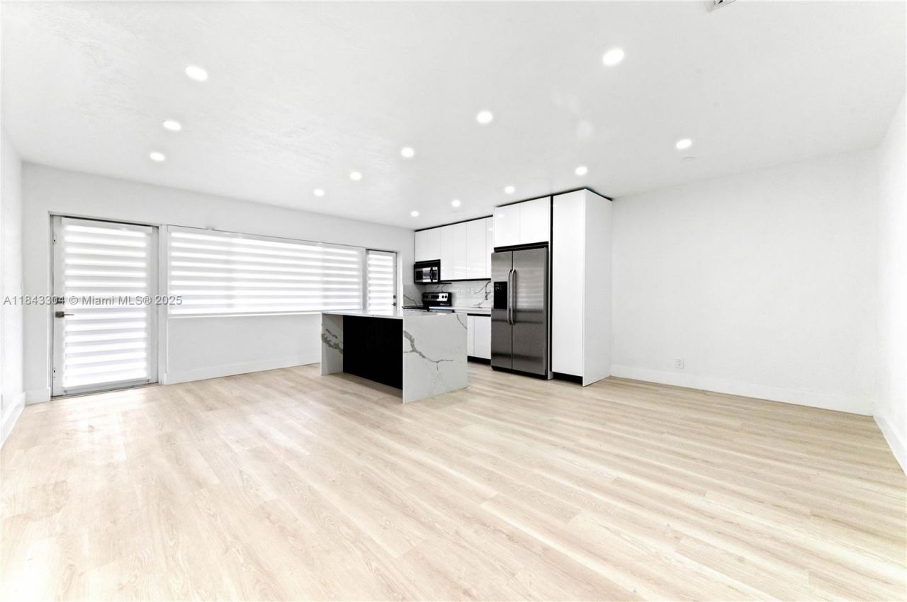 2881 NE 32nd St, Unit 115, Fort Lauderdale, FL 33306 Photo