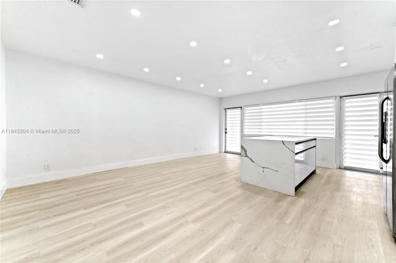 2881 NE 32nd St, Unit 115, Fort Lauderdale, FL 33306 Photo