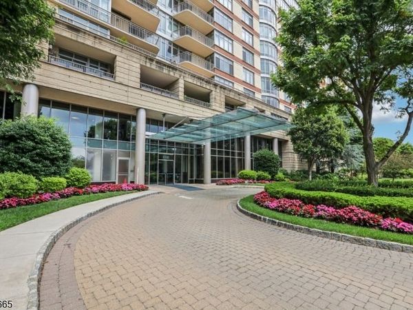 8100 River Rd, North Bergen, NJ 07047