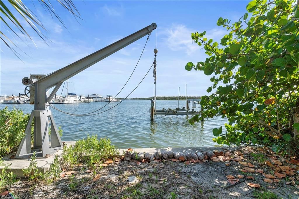 4851 Dolphin Ln, Fort Myers Beach, FL 33931 Photo
