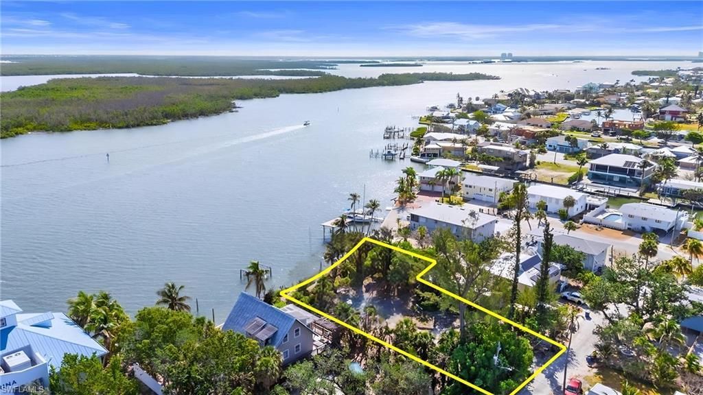 4851 Dolphin Ln, Fort Myers Beach, FL 33931 Photo