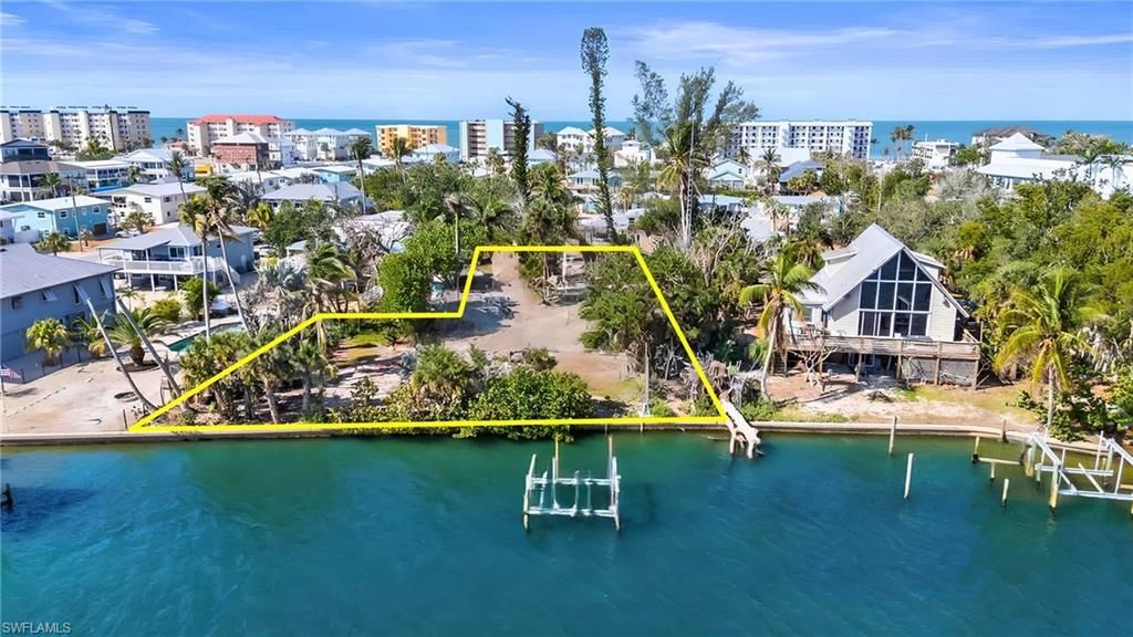 4851 Dolphin Ln, Fort Myers Beach, FL 33931 Photo