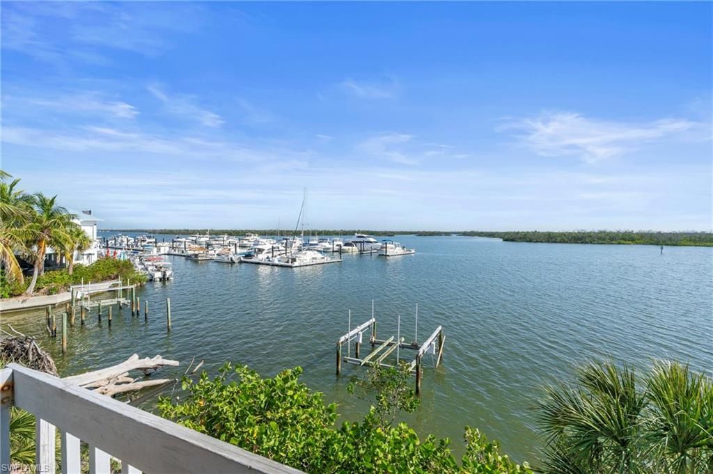 4851 Dolphin Ln, Fort Myers Beach, FL 33931 Photo