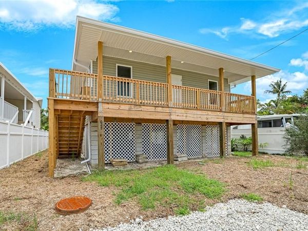 627 Palm AVE, GOODLAND, FL 34140