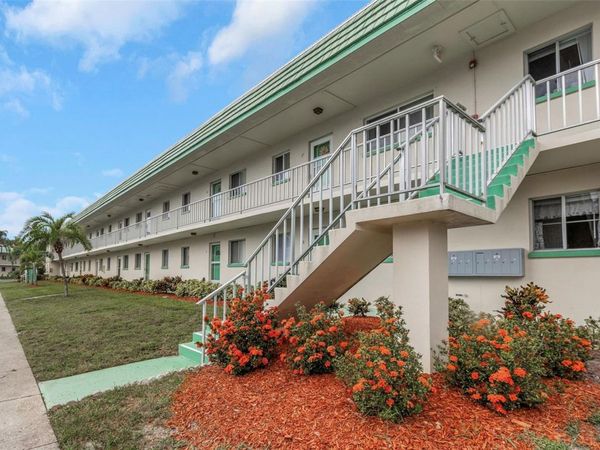 2001 GREENBRIAR BOULEVARD, Unit 17, CLEARWATER, FL 33763