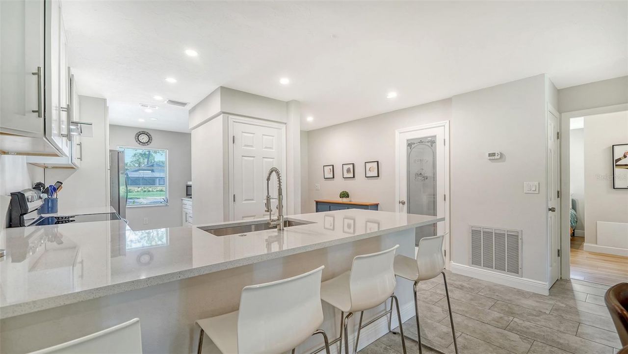 7820 Palm Aire Lane, Sarasota, FL 34243 Photo