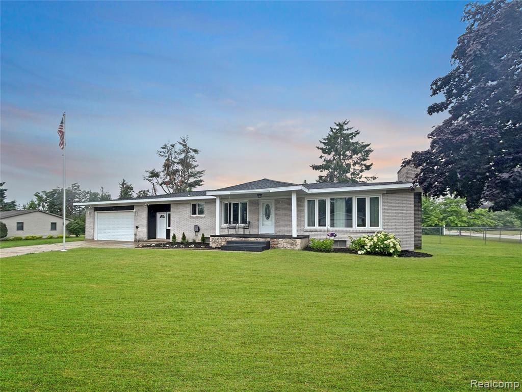 321 N Maple Avenue, Gaylord, MI 49735 Main Photo