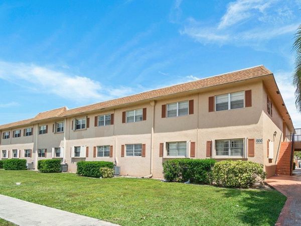 600 SW 2nd 2390 Avenue, Unit 2390, Boca Raton, FL 33432