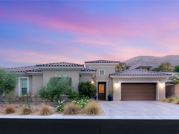 21 GRAND MASTERS Drive, Las Vegas, NV 89141