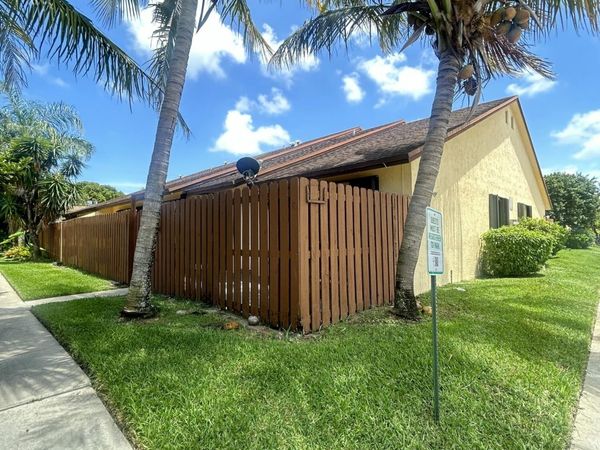 391 Springdale Circle, Palm Springs, FL 33461