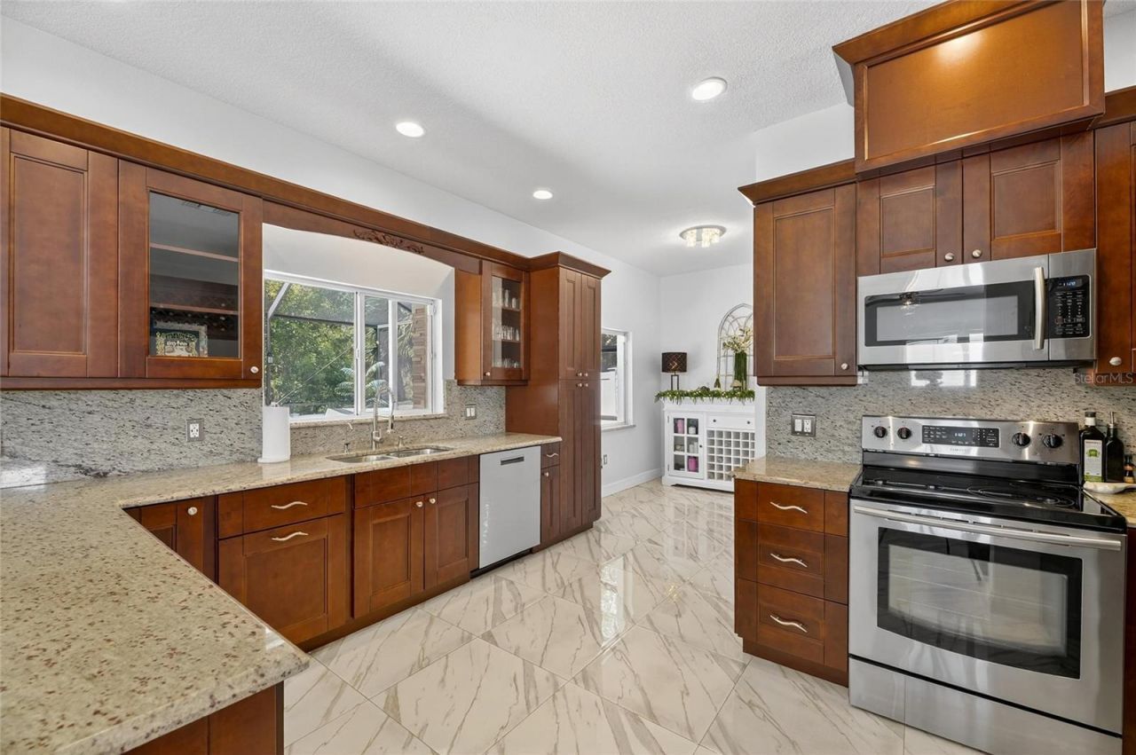 382 Rosalind Lane, Oldsmar, FL 34677 Photo