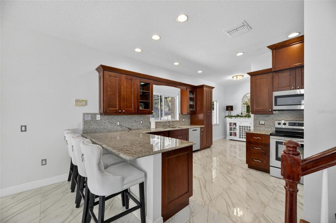 382 Rosalind Lane, Oldsmar, FL 34677 Photo