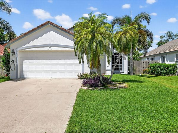 1891 Oak Berry Circle, Wellington, FL 33414