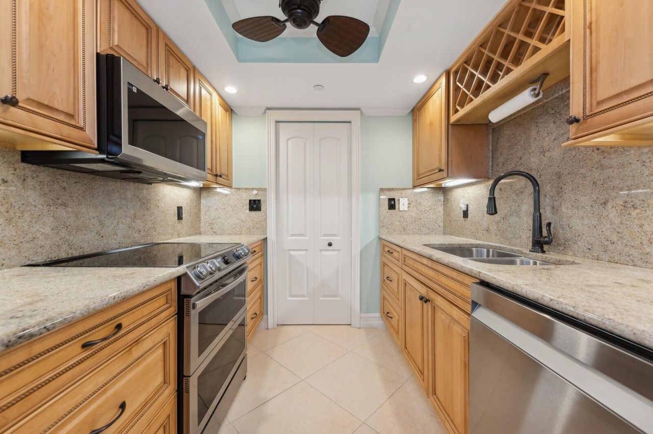 3000 N Ocean Drive, Unit 8-A, Singer Island, FL 33404 Photo