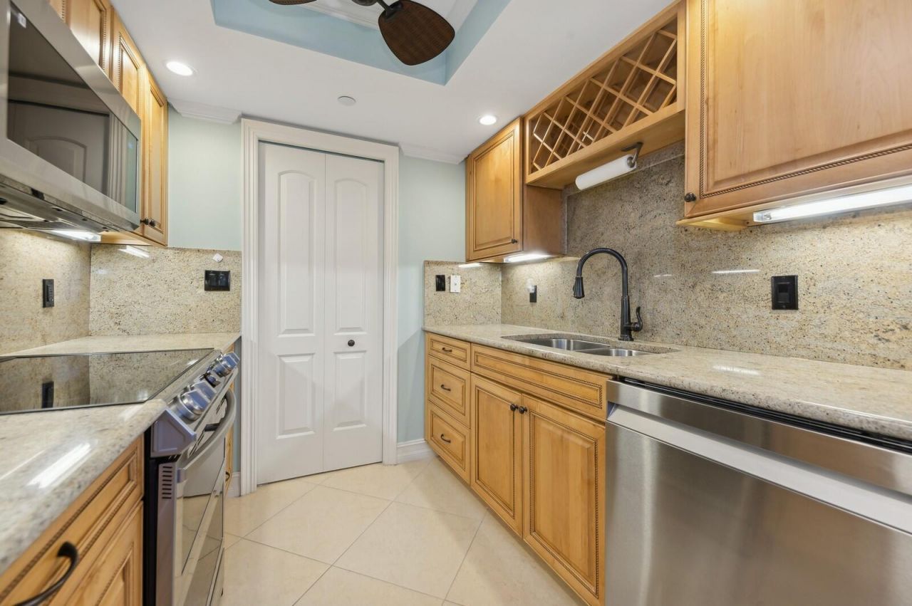 3000 N Ocean Drive, Unit 8-A, Singer Island, FL 33404 Photo