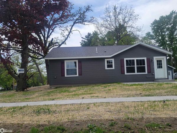 207 E Jefferson Street, Mount Ayr, IA 50854