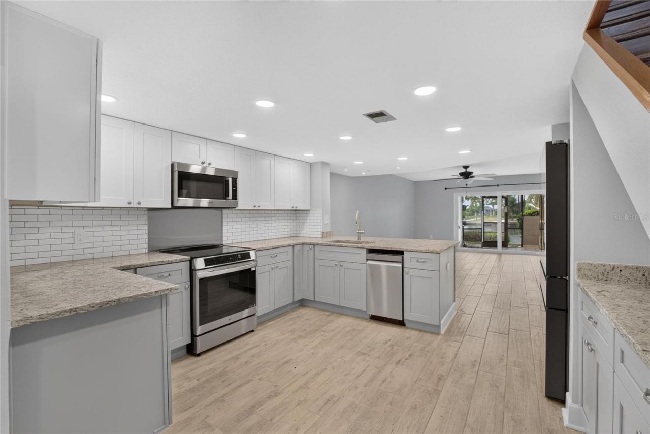 1028 Apollo Beach Boulevard, Unit 11, Apollo Beach, FL 33572 Photo